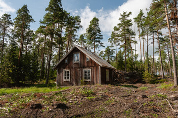 A charming old home in the countryside with a stunning outdoor view, located in Espoo near Porkkala.