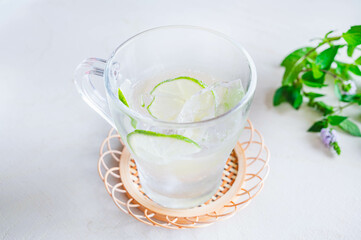 ライム入り炭酸水