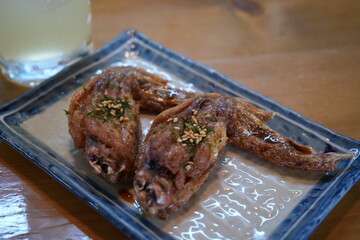 Japanese Food, Fried Chicken or Tebasaki with Lemon - 日本料理 鶏の手羽先