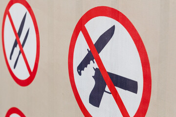 Piktogramm mit Messer und Waffenverbot bei einer Veranstaltung in Düsseldorf, Deutschland