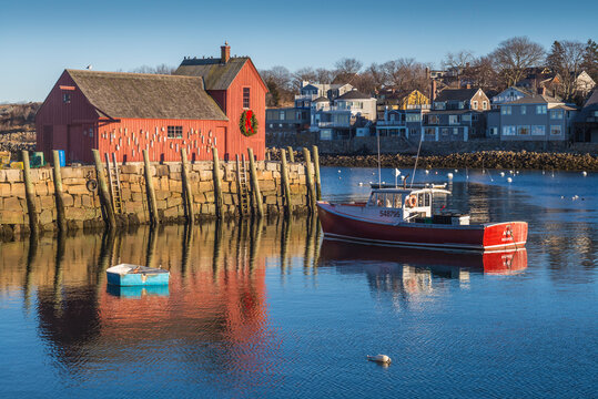 USA, Massachusetts, Cape Ann, Rockport. Rockport Harbor, Motif Number One, famous fishing shack