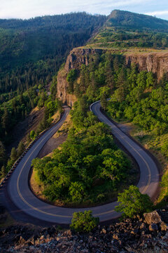 USA, Oregon, Columbia River Gorge. Hairpin curve on road. 