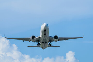 離陸する飛行機
