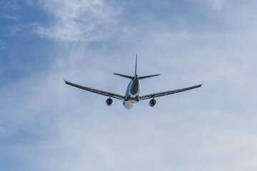 離陸する飛行機