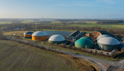 Biogasanlage aus der Luft Perspektive mit einer Drohne aufgenommen
