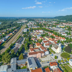 Panoramablick über die Grenzstadt Simbach am Inn im niederbayerischen Landkreis Rottal-Inn