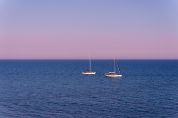 Fototapeta premium Quiet sea and yachts at dusk