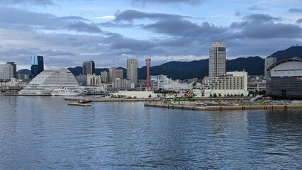 Naklejka premium 海から見た神戸港