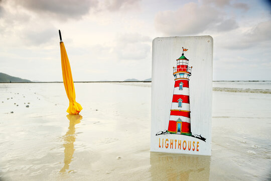 lighthouse, the lighthouse, lighthouse Photo, photo, lighthous, lighthouses, images, picture, tower, light tower, lighttower, lightower, light in the darkness, signpost, God shine, weather, storm, god
