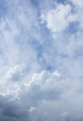 Obraz premium It's a blue sky with atmospheric puffy clouds.