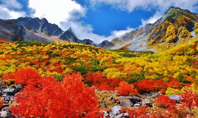 紅葉の北アルプス涸沢カール