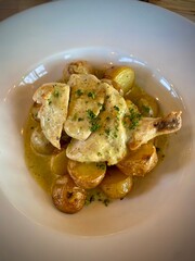 suprême de poulet pommes grenailles