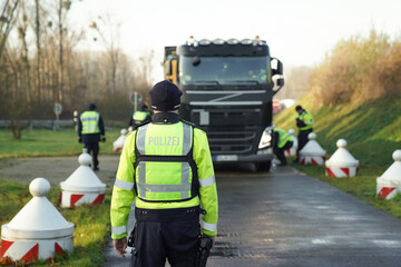 Polizeikontrolle Lkw, Autobahn