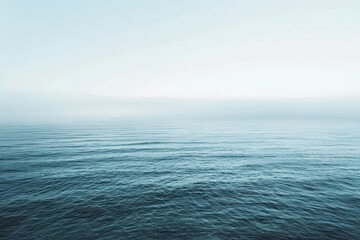 Obraz premium A serene ocean view with tranquil waves and a calm atmosphere under a clear sky. Perfect for relaxation and peace.