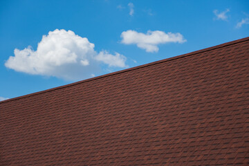 青い空と赤い屋根