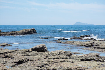 伊勢湾の磯と海岸の眺め