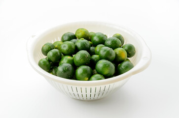 水切りザルに入った四季柑