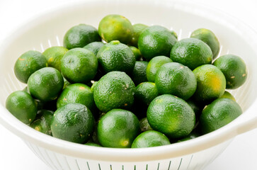 水切りザルに入った四季柑