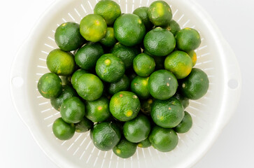 水切りザルに入った四季柑