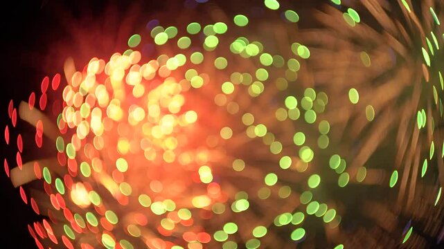 特殊なレンズのボケによる美しい花火の色彩（Lomography Petzval 55 mm f/1.7 MKII 使用）
