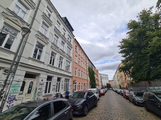 eine Strasse  mit schönen Gebäuden in der Nähe vom Doberaner Platz in Rostock - Stadtzentrum