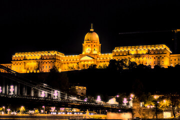 Illuminazione Serale del Parlamento di Budapest 
