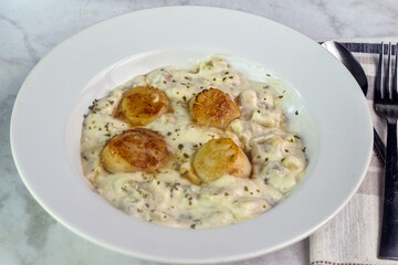 clam chowder top  scallops and parsley