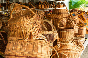 Many large and small baskets are lying on the market counter.