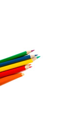 Fototapeta premium A vibrant collection of colored pencils arranged in a row, showcasing a variety of colors including red, blue, green, yellow, and orange against a white background.