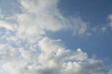 Fototapeta premium Beautiful view of blue sky with fluffy clouds