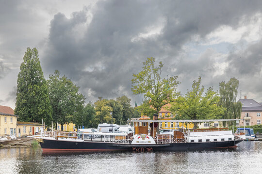Hjejlen is the world's oldest original coal-fired paddle steamer in operation. Daily from Silkeborg to Himmelbjerget (Denmark)
