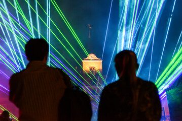 Pokaz laserów przy zmroku © TM 360
