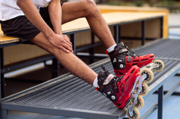 Close up picture of man tying rollers before the ride