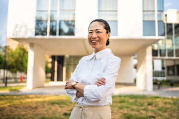 Portrait of japanese business woman stan in front the modern buildings