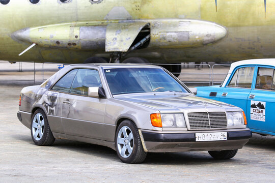 Mercedes-Benz 230CE