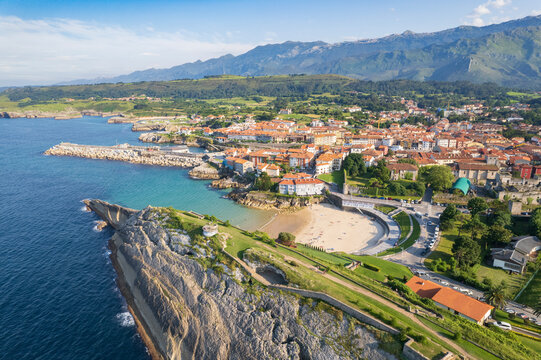 La petite ville de Llanes dans les Asturies