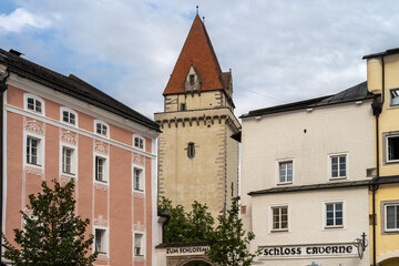 Fototapeta premium Blick auf den Turm vom Schloßmuseum - Freistadt | Österreichische Stadtgemeinde im Unteren Mühlviertel
