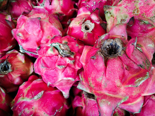 Dragon fruit
Stack the dragon fruit displayed on the shelf