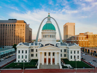 Old Courthouse building and Gateway Arch, St Louis, Missouri, United States.
