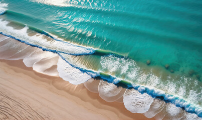 Obraz premium An aerial view of the ocean waves crashing onto a sandy beach