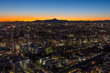 東京都市風景　夕暮れの恵比寿ガーデンプレイスから富士山方面を望む