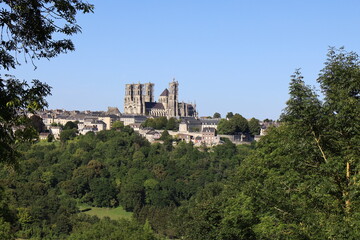 Fototapeta premium Vue d'ensemble de la ville, ville de Laon, département de l'Aisne, France