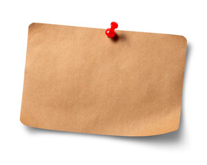 赤い画鋲で留められた、クラフトペーパーのメモ紙片
