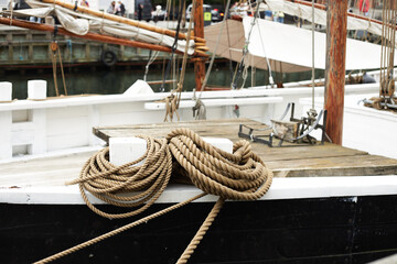 Obraz premium Rope with marine knot on a sailboat