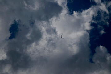 ciel sombre et nuageux