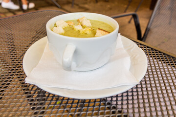 Broccoli cream soup with croutons