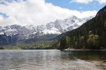 Naklejka premium Eibsee lake in Garmisch-Partenkirchen, Bavaria, Germany