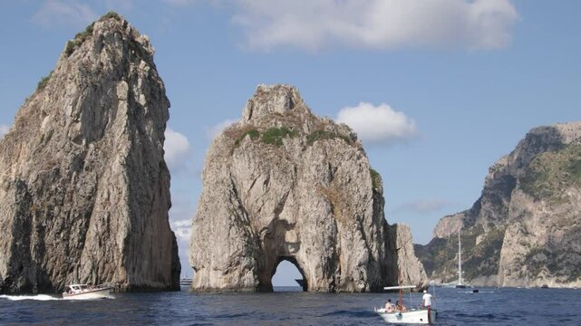  Formations rocheuses sur l'ile de Capri