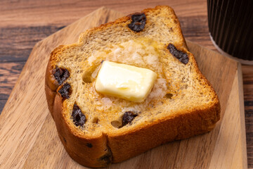 レーズン食パンのバタートースト