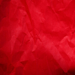 Rotes Papier mit Knicken und Falten